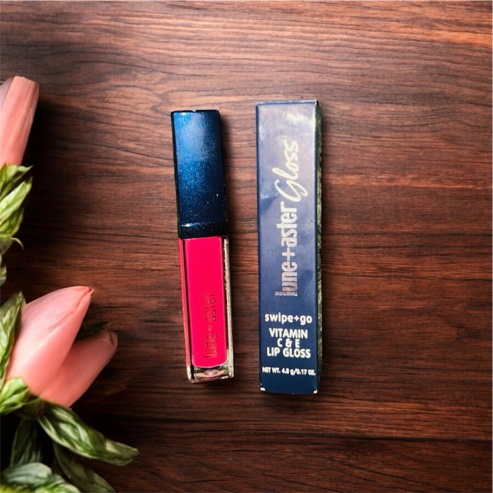 3/$20 - Lune & Aster Vibrant Pink Innovator. BNIB